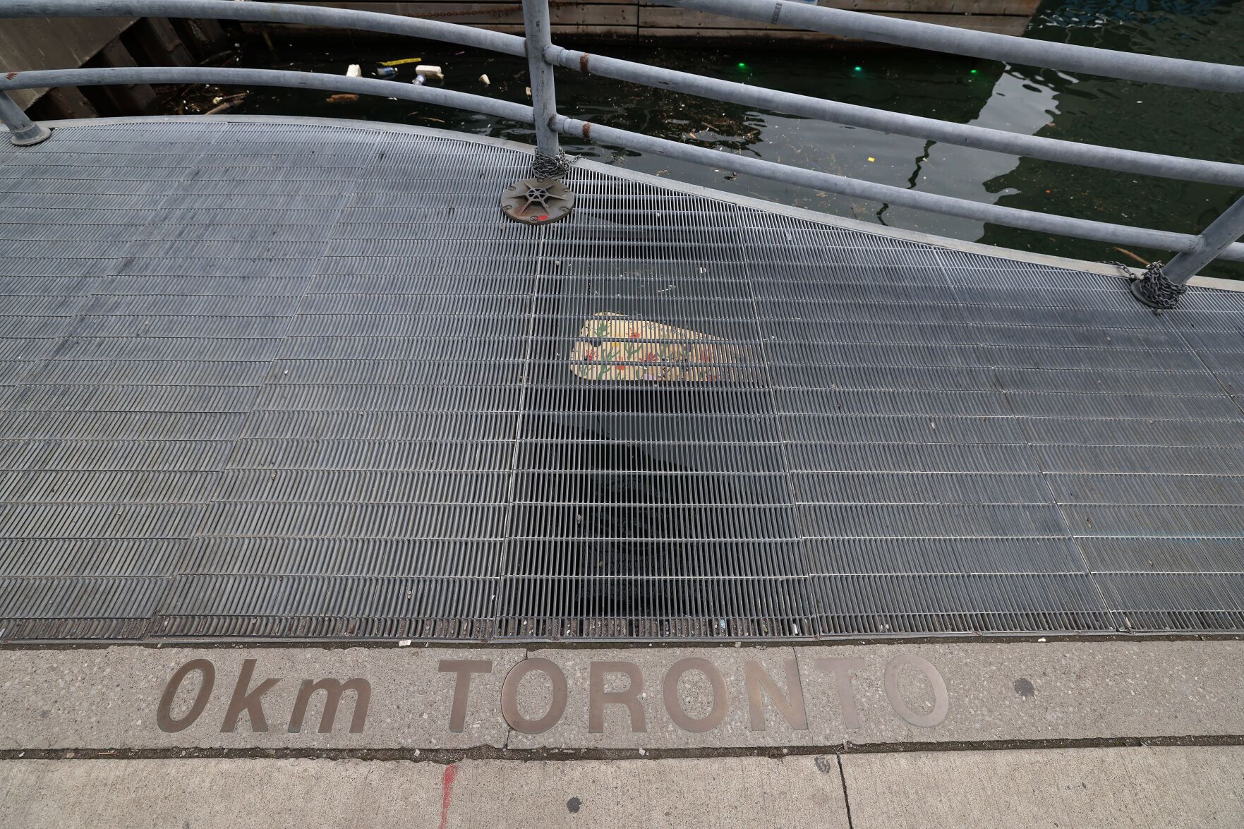 Yonge Quay - 0 km.JPG